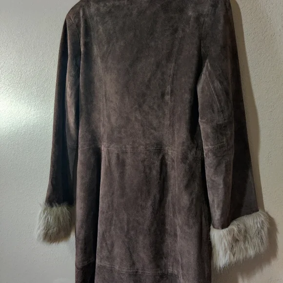 Vintage Brown Leather Jacket with Plush Cream Fur Collar - Picture 14 of 16